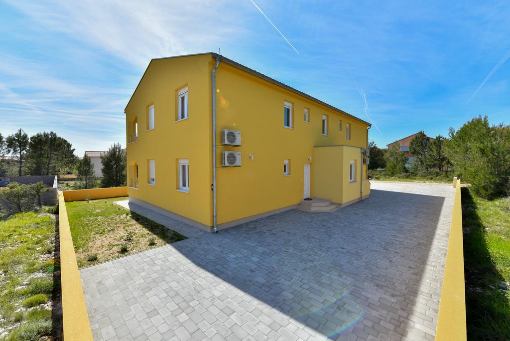 Ana Apartment Vrsi