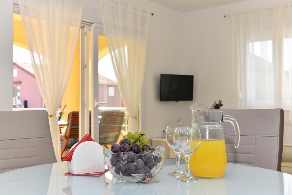 Ana Apartment Vrsi